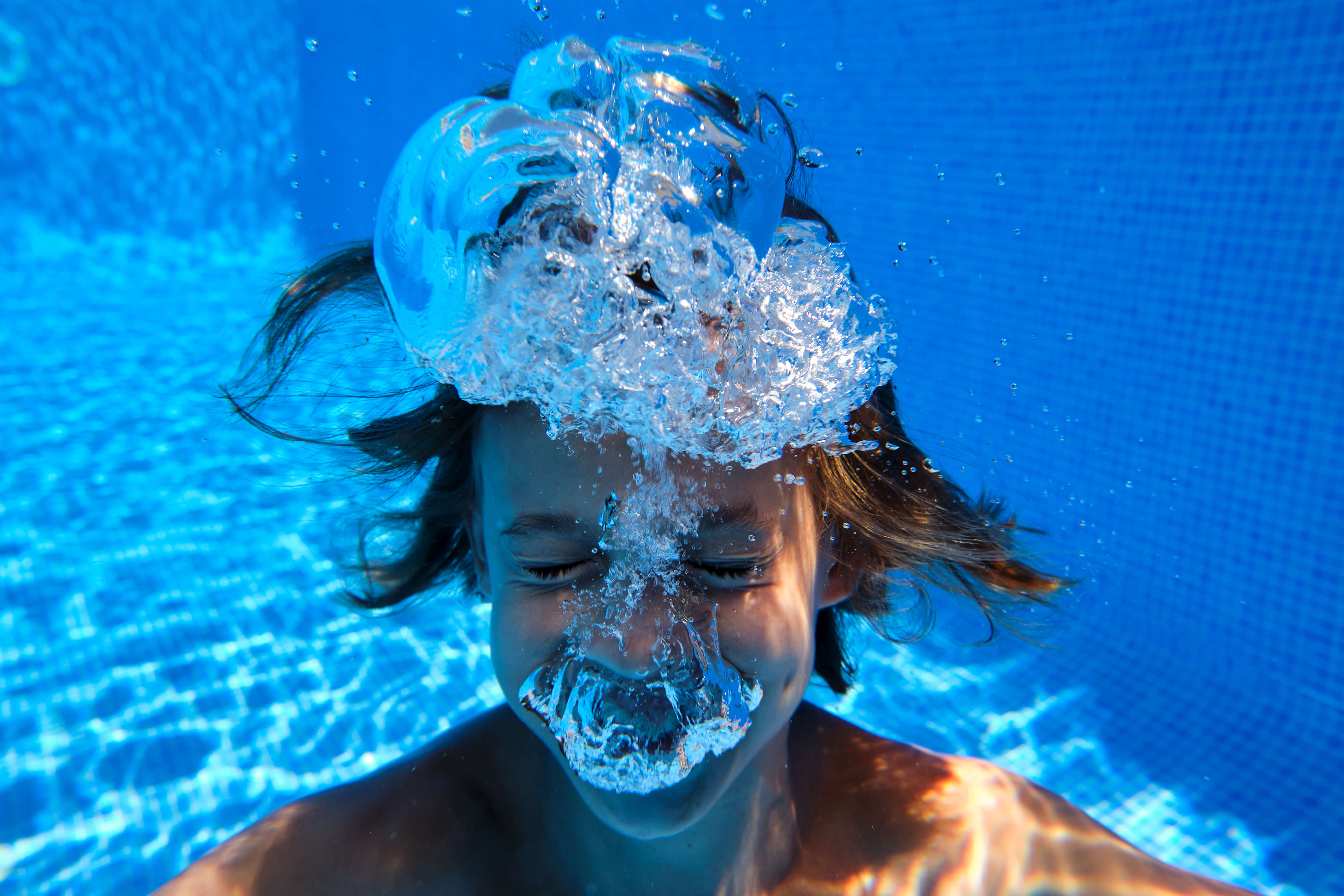 funny-preteen-boy-swimming-in-pool-2025-04-03-07-05-59-utc (1)