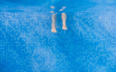 Dusch före dopp: Så förebygger vi lukten av klor